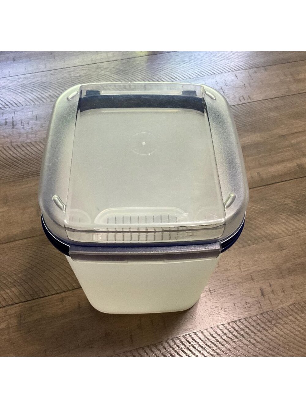 Tupperware Modular Mate Bread Keeper Canister Storage   Easy Open Cover Blue